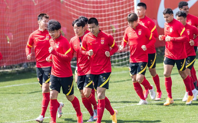 AYX-社区盾转会期再迎强敌，阿斯顿维拉状态回暖，主帅态度：质疑声四起，轮换策略被讨论的简单介绍