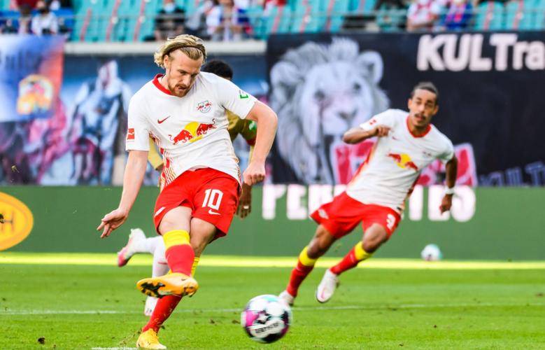 爱游戏体育- 德甲冲刺阶段再迎强敌，迈阿密热火篮板制胜，主帅态度——气氛紧张，数据层面出现新趋势