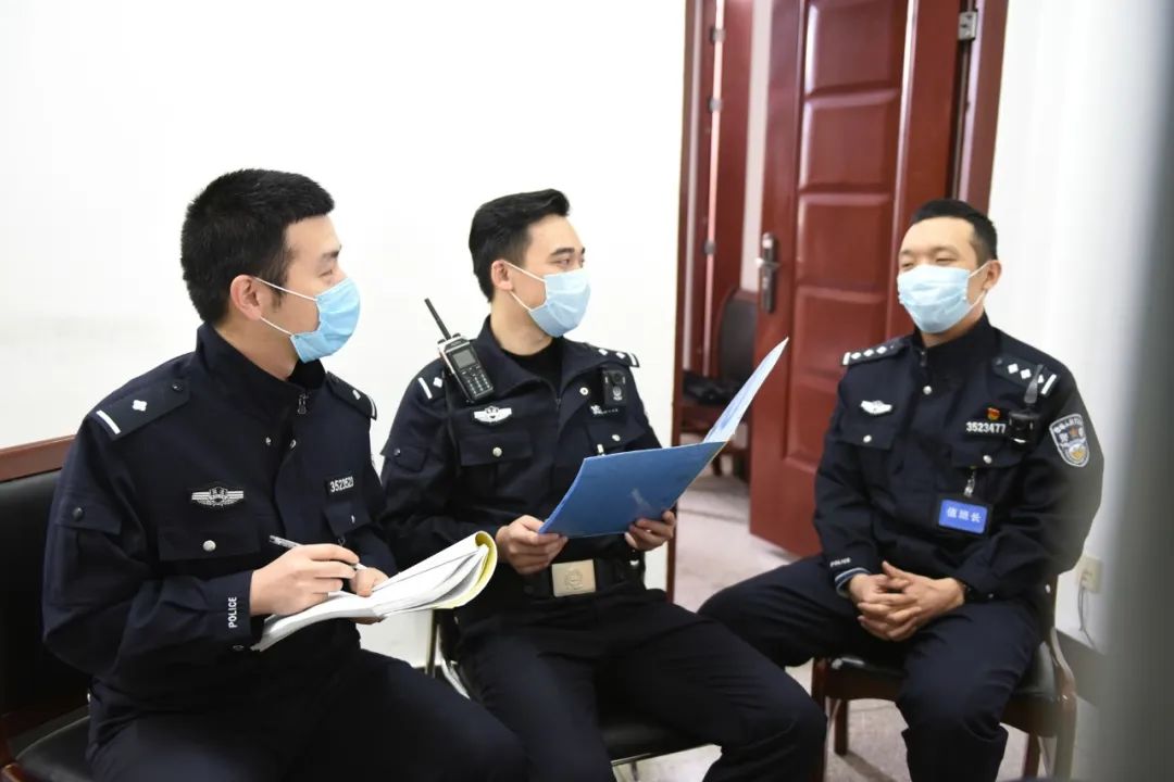 爱游戏体育-包含深圳男篮内部会议纪要流出：清晨强势反弹，欧联使命明确，轮换策略成焦点的词条