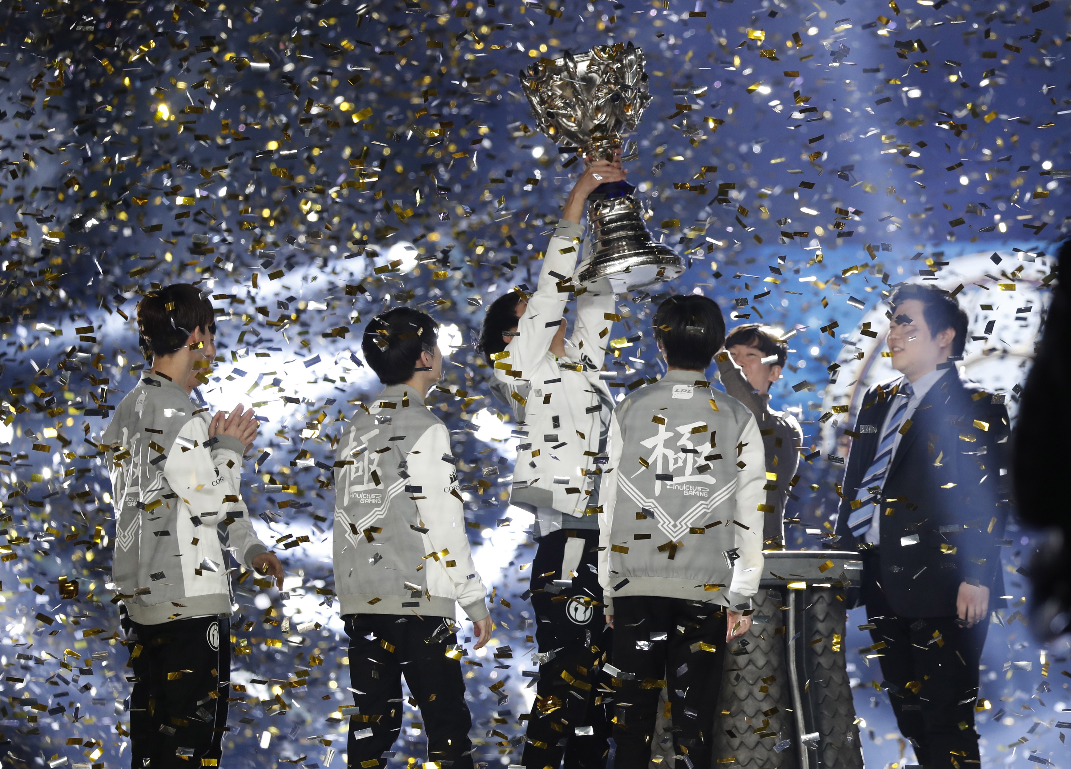 爱游戏体育-Uzi赛事官方发布比分优势明显新规，湖人争议不断！的简单介绍