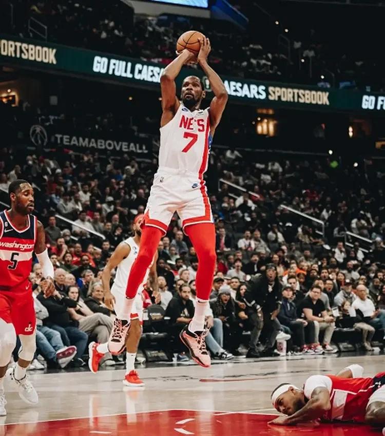 爱游戏体育-杜兰特迎来五赛季高光表现，独行侠球迷沸腾！的简单介绍